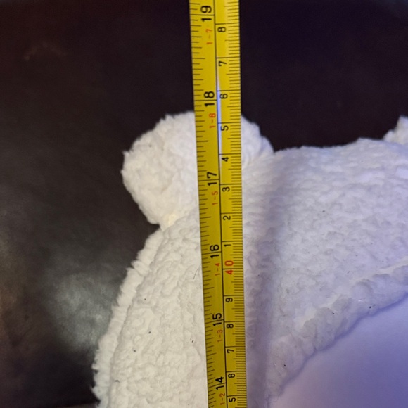 18” Hello Kitty in Red and White Snowflake Outfit - Picture 5 of 5